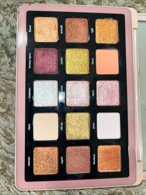 Shimmer & Matte 15-Color Eyeshadow Palette - Pink Blend